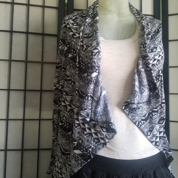 Boho black and white cardigan - Picture 2 of 7